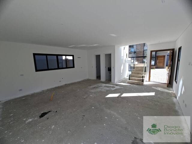 Sobrado para Venda em Curitiba - 2